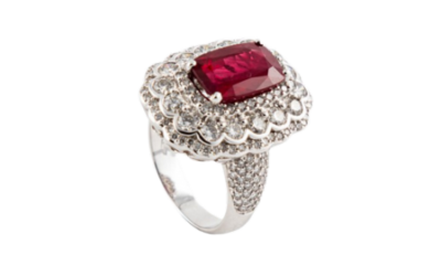 Bague or gris sertie d’un rubis