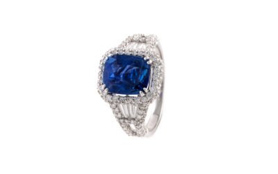 Bague en or gris saphir non chauffé de 3,98 carats