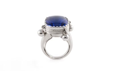 Bague en or gris et tanzanite de 26 carats
