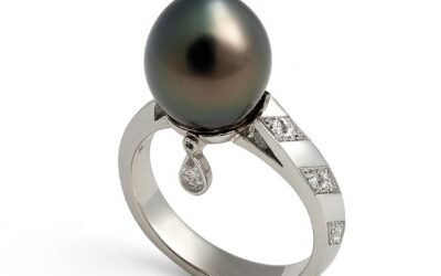 Bague en or gris, perle noire et diamants