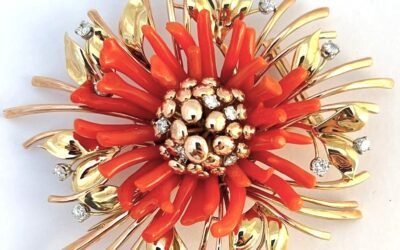 Broche circa 1950, or jaune et corail de Sardaigne