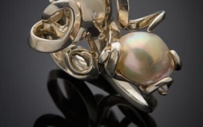 Pieuvre, un bague a deux doigts perle baroque et argent