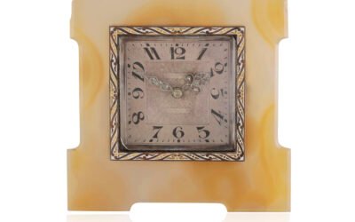 ART DECO, vers 1935, pendule de bureau en agate, émail et diamants