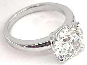 Solitaire en or blanc serti d’un diamant de 3,55 ct (H, SI1), avec certificat IGM.