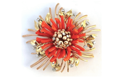 Broche circa 1950, or jaune et corail de Sardaigne