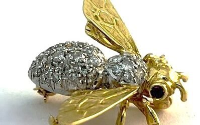 Broche abeille en or et diamants