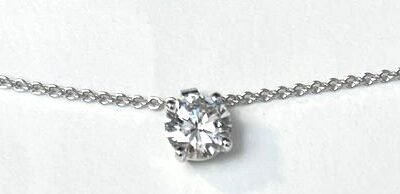 Pendentif en or gris serti d’un diamant de 0,93 carat